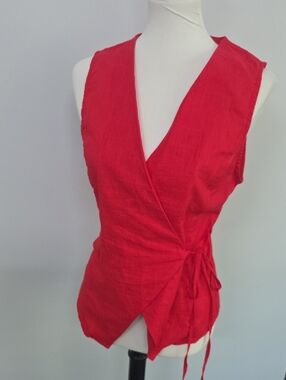 Lg Petal & Pup Red Tie Linen Top